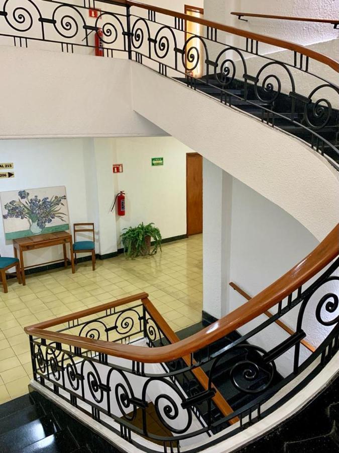 Hotel Capri De Leon Mexico Exteriör bild