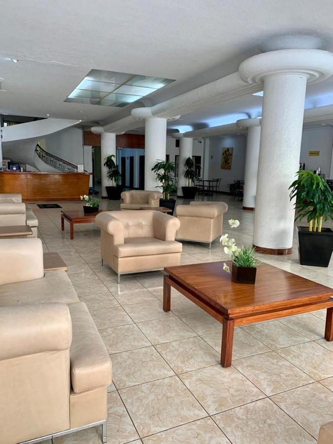 Hotel Capri De Leon Mexico Exteriör bild